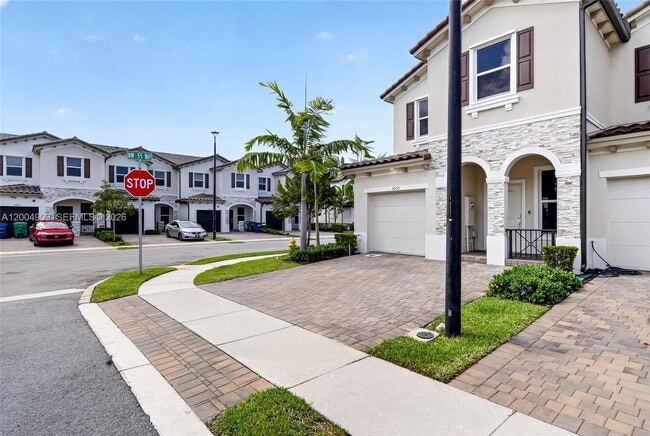 5555 NW 27th St in Lauderhill, FL - Building Photo - Building Photo