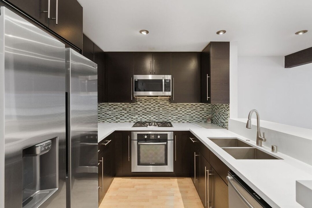15155 Sherman Way in Los Angeles, CA - Building Photo