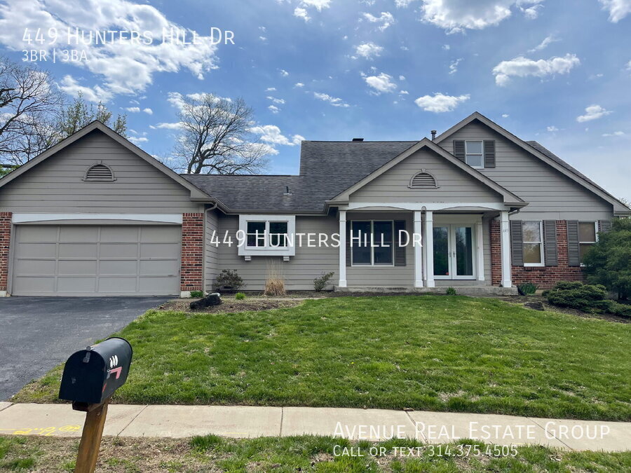 449 Hunters Hill Dr in Chesterfield, MO - Building Photo