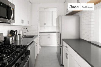 Absolutely ROOM at The Heritage House, Unit 3 in New York, NY - Foto de edificio - Building Photo