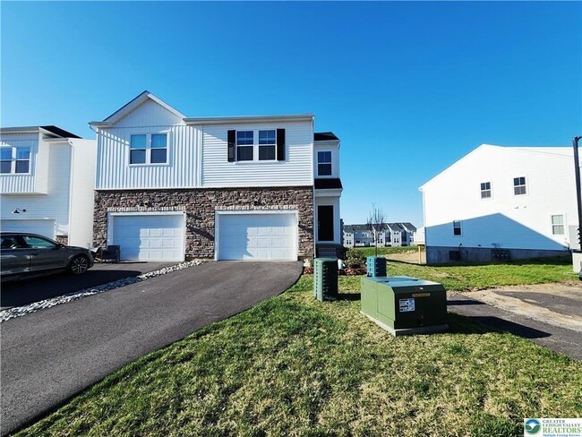 7699 Clayton Ave in Coopersburg, PA - Building Photo - Building Photo