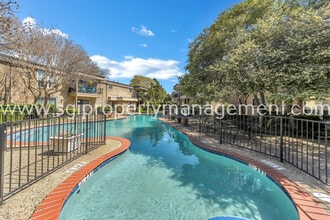 7906 Royal Ln in Dallas, TX - Building Photo - Building Photo