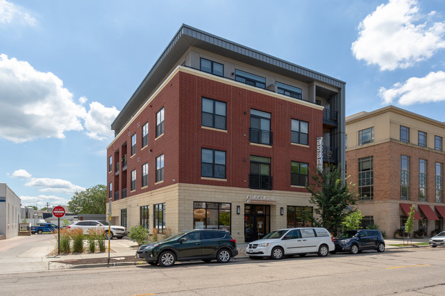 Asana Apartments in Madison, WI - Foto de edificio - Building Photo