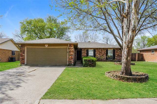 830 Frances Dr in Grand Prairie, TX - Building Photo