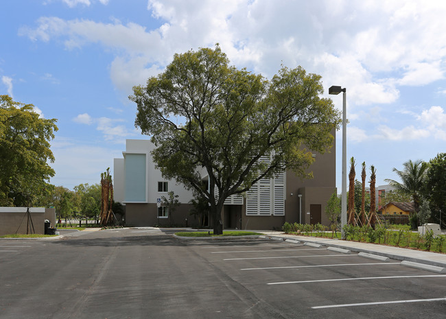 Northwest Gardens IV-Sistrunk in Fort Lauderdale, FL - Foto de edificio - Building Photo