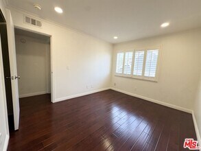 957 S Gramercy Dr in Los Angeles, CA - Building Photo - Building Photo