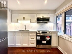 32 Bestview Crescent in Vaughan, ON - Building Photo - Building Photo