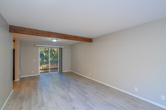 Saratoga Townhomes in Mukilteo, WA - Foto de edificio - Interior Photo