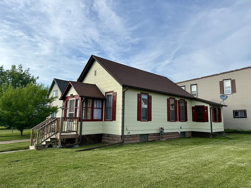 620 Vaughn Ave in Ashland, WI - Building Photo