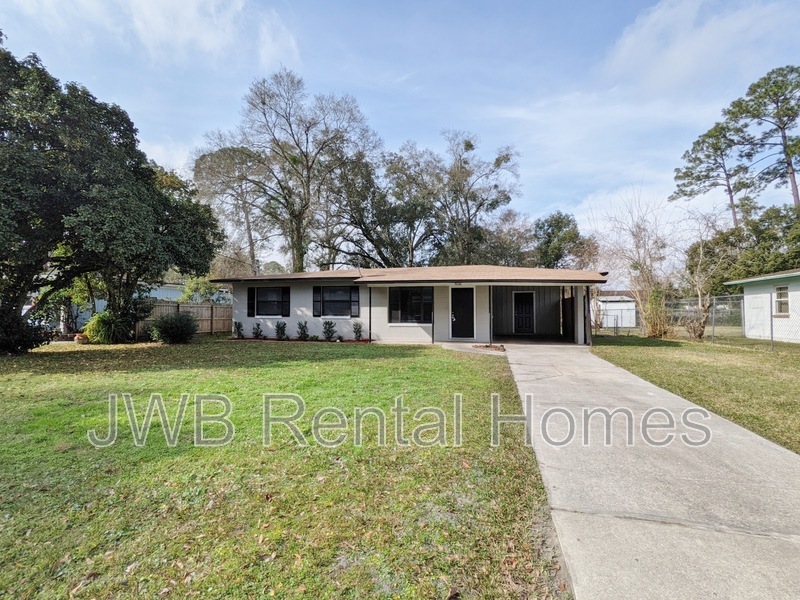 5036 Chadroe Rd in Jacksonville, FL - Building Photo