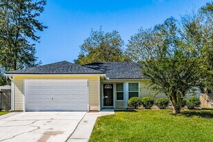 1608 Twin Oak Dr W in Middleburg, FL - Building Photo