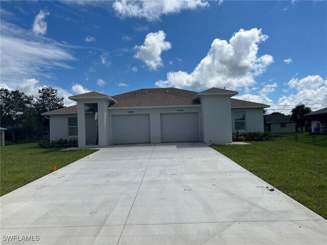 6064 Laurelwood Dr in Ft. Myers, FL - Building Photo - Building Photo