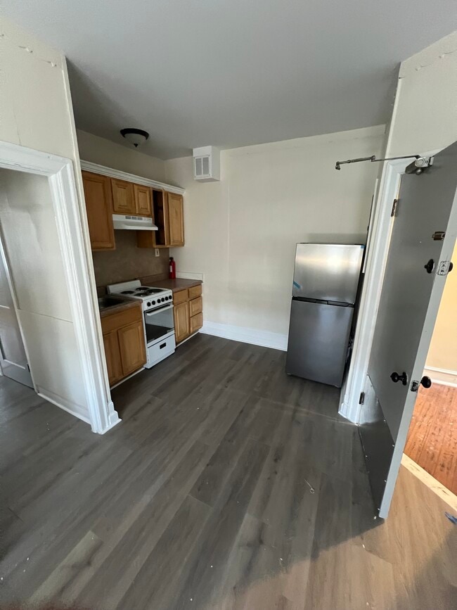 3244 W Allegheny Ave, Unit 3244 3rd Fl in Philadelphia, PA - Building Photo - Building Photo