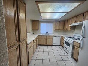 1851 Hillpointe Rd in Henderson, NV - Building Photo - Building Photo