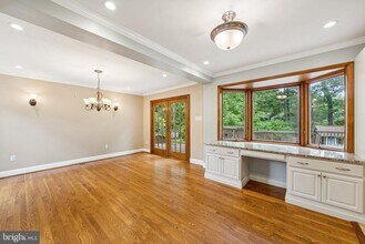 8605 Victoria Rd in Springfield, VA - Building Photo - Building Photo