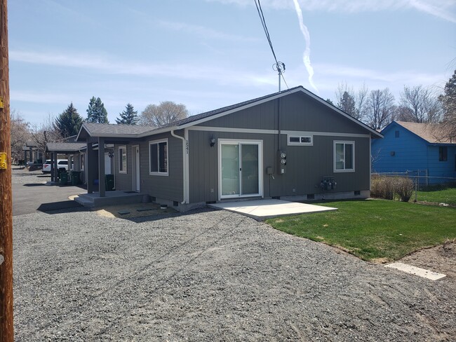 1541 Derby St, Unit #1 in Klamath Falls, OR - Building Photo - Building Photo