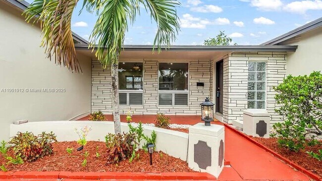 7753 Coral Blvd in Miramar, FL - Foto de edificio - Building Photo