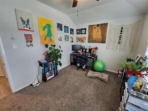 9240 Castorian Dr in Fort Worth, TX - Foto de edificio - Building Photo