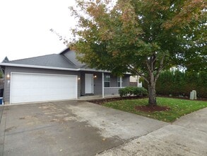 616 Wildflower Dr in Stayton, OR - Building Photo - Building Photo