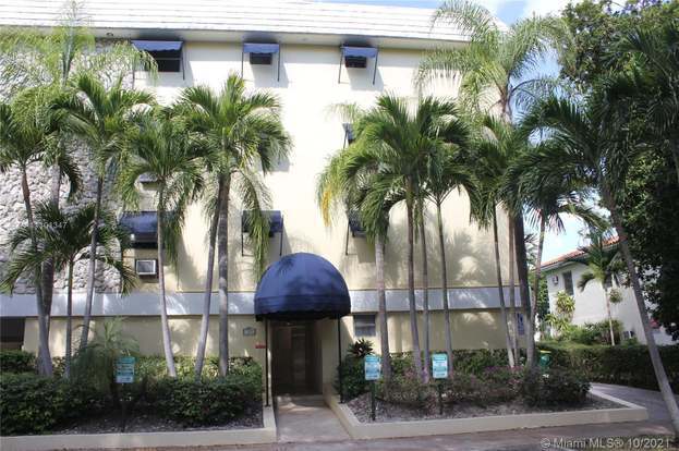 427 Santander Ave in Coral Gables, FL - Foto de edificio - Building Photo