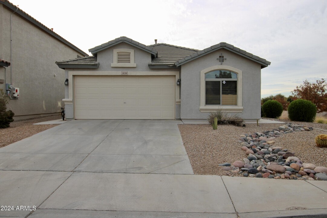 38288 N Kyle St in San Tan Valley, AZ - Building Photo