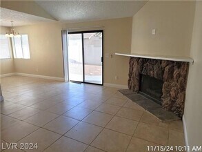329 Chastine St in Las Vegas, NV - Building Photo - Building Photo