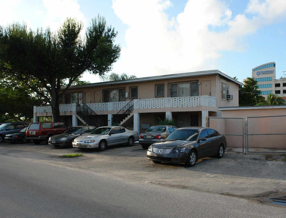 20 SE 14th St in Fort Lauderdale, FL - Building Photo