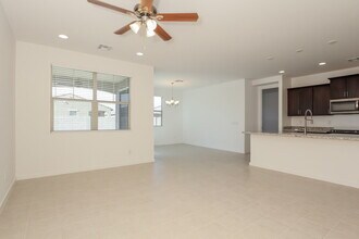 11022 W Marguerite Ave in Tolleson, AZ - Foto de edificio - Building Photo