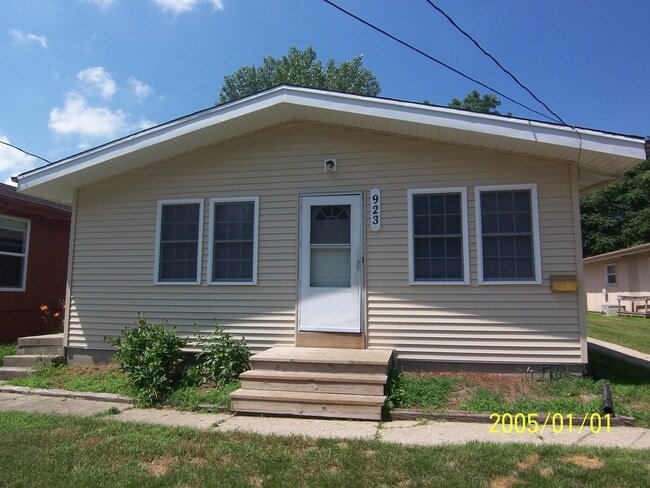 property at 923 Garfield Ave