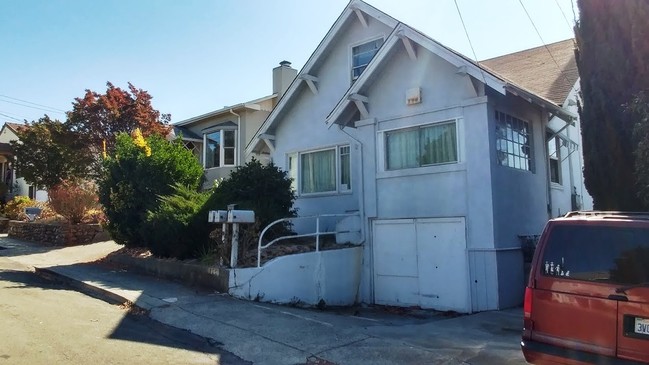 735 Edwards St in Crockett, CA - Foto de edificio - Building Photo