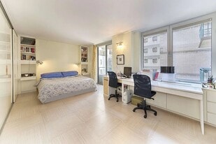 311 Greenwich St in New York, NY - Building Photo