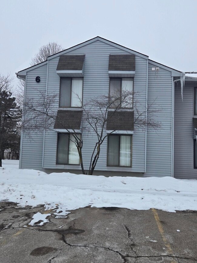 3862 Sparrow Wood Dr in Ann Arbor, MI - Building Photo - Building Photo