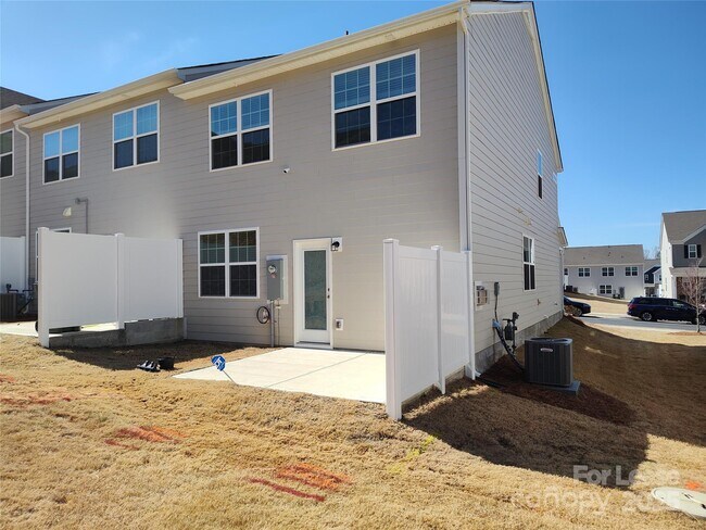 6017 Chelsea Oaks Rdg in Tega Cay, SC - Building Photo - Building Photo