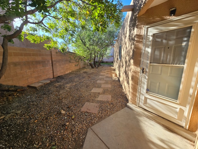 10305 Dayflower Dr NW in Albuquerque, NM - Building Photo - Building Photo