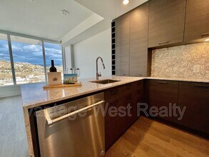1191 Sunset Dr in Kelowna, BC - Building Photo - Building Photo
