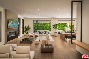 333 Croft Ave in Los Angeles, CA - Building Photo