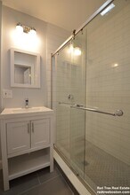 48 Green St, Unit 2 in Boston, MA - Foto de edificio - Building Photo