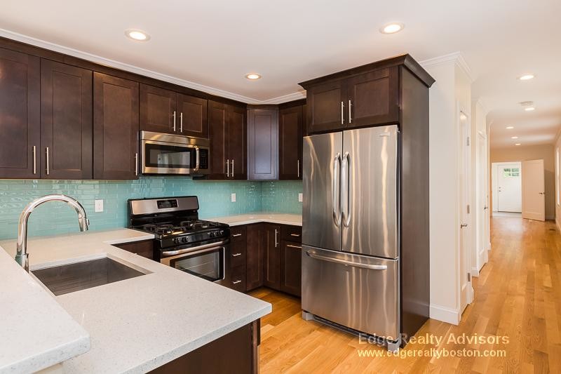 215 Arlington St, Unit 4704 in Medford, MA - Building Photo