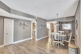 3000 N Ocean Dr, Unit Unit17-B in Riviera Beach, FL - Building Photo