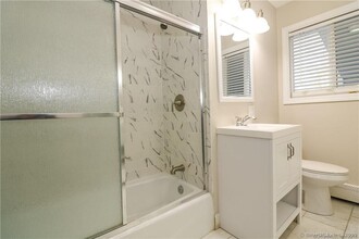 198 Macon Dr in Bridgeport, CT - Building Photo - Building Photo
