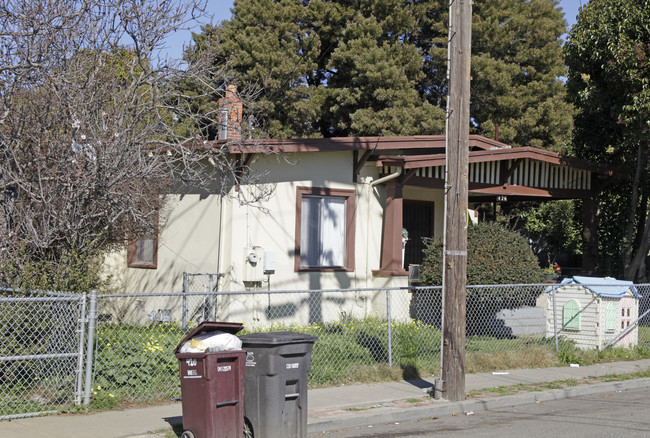 426 Smalley Ave in Hayward, CA - Foto de edificio - Building Photo