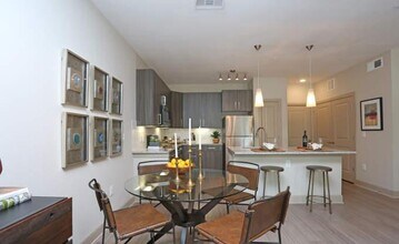 6301 Pale Sage Dr in Houston, TX - Building Photo - Building Photo