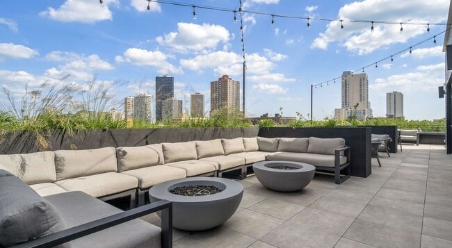 1135 W Winona St in Chicago, IL - Foto de edificio - Building Photo