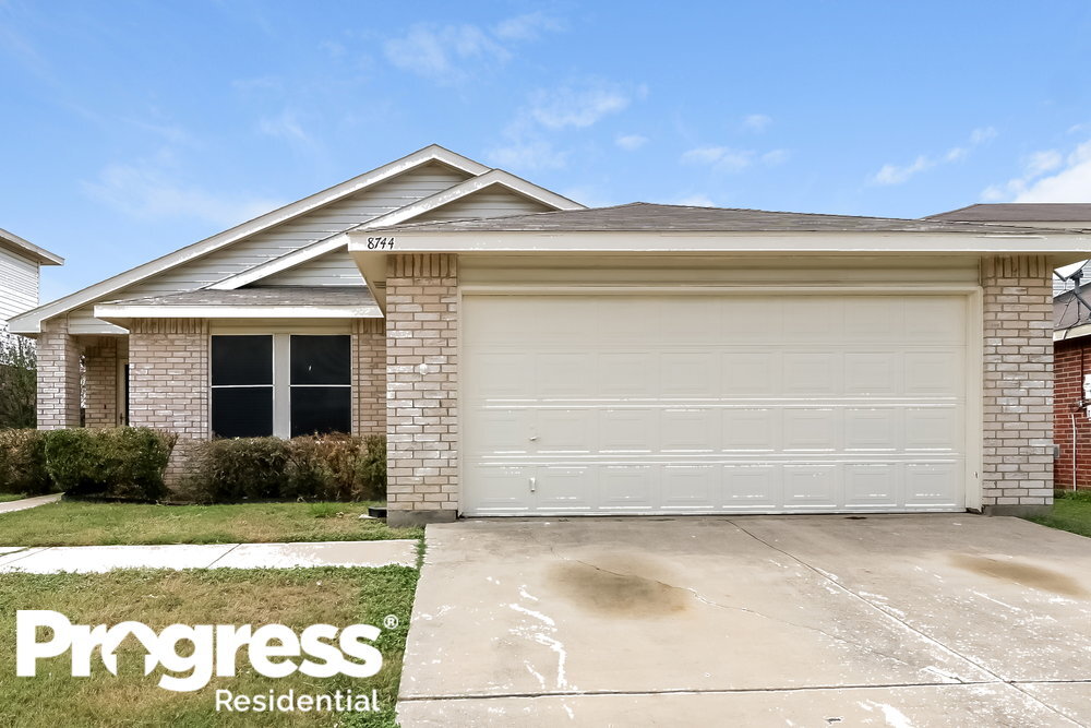 8744 Fox Meadow Way in Fort Worth, TX - Building Photo