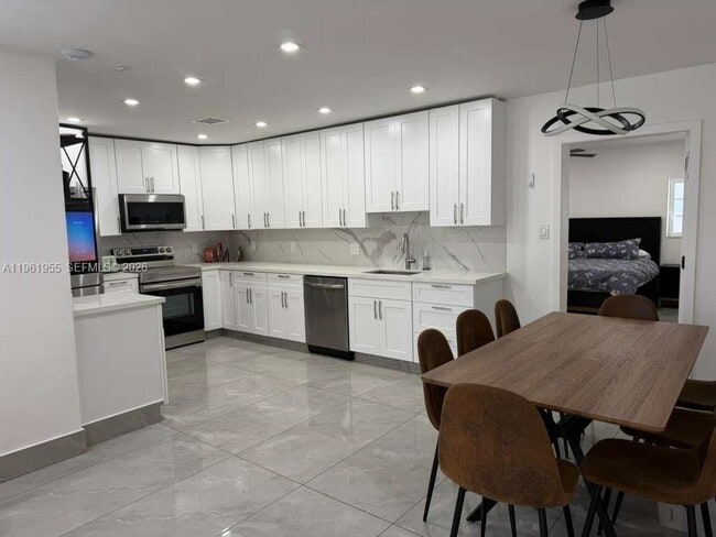 2121 N 57th Terrace in Hollywood, FL - Building Photo - Building Photo