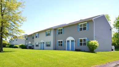 Swiss Garden Townhomes in New Hartford, NY - Building Photo - Building Photo