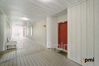 5317 Warminster Dr in Virginia Beach, VA - Building Photo - Building Photo