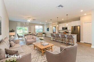 918 Tolson St SE in Palm Bay, FL - Foto de edificio - Building Photo