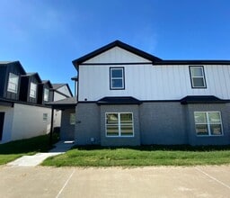 877 S Rupple Rd in Fayetteville, AR - Building Photo - Building Photo