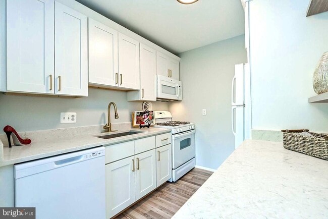 property at 8000 Le Havre Pl
